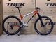 Testovaný bicykel Trek Supercaliber SL 9.6 Gen 2 Lunar Silver/Lava Red 2025 T1