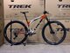 Testovaný bicykel Trek Supercaliber SL 9.6 Gen 2 Lunar Silver/Lava Red 2025 T4