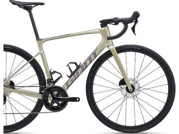 Bicykel Giant Defy Advanced 2 Bay Leaf 2024