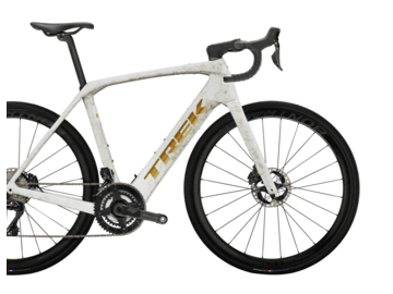 Elektrobicykel Trek Domane+ SLR 9 Era White/Supernova Marble 2025