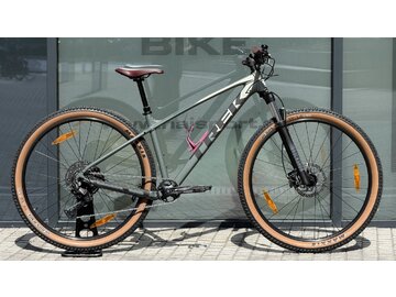 Testovaný bicykel Trek Marlin 6 Gen 3 Matte Lichen/Keswick Green Fade 2026 R109