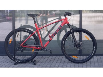 Testovaný bicykel Trek Marlin 8 Gloss Radioactive Red/Nautical R101