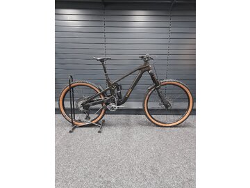 Testovaný bicykel Trek Slash 9.8 GX AXS Gen 6 Black Olive B-KH-12