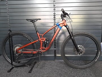 Testovaný bicykel Trek Fuel EX 8 Gen 6 Matte Pennyflake 2023 R125