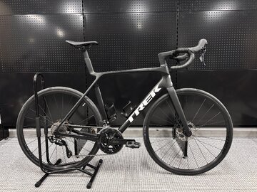 Testovaný bicykel Trek Madone SL 5 Gen 8 Matte Deep Smoke 2025 L