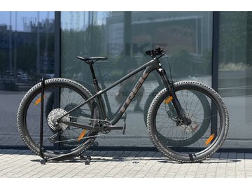 Testovaný bicykel Trek Roscoe 7 Satin Black Olive 2025 R107