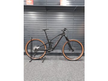 Testovaný elektrobicykel Trek Fuel EXe 9.7 Deep Smoke EB-KH-10