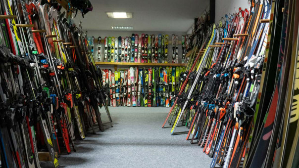 Bazárové lyže, lyžiarky, snowboardy a bežky