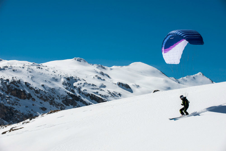 Porovnanie snowkitingu s paraglidingom