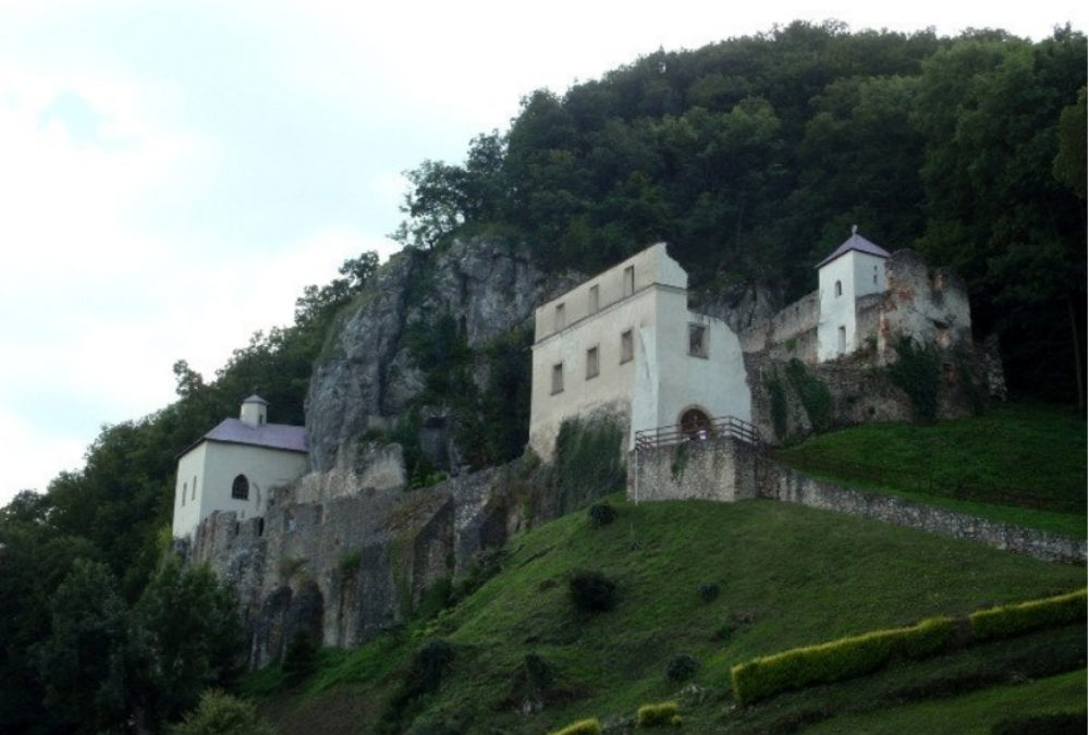 Trenčianska Skalka - Benediktínsky kláštor